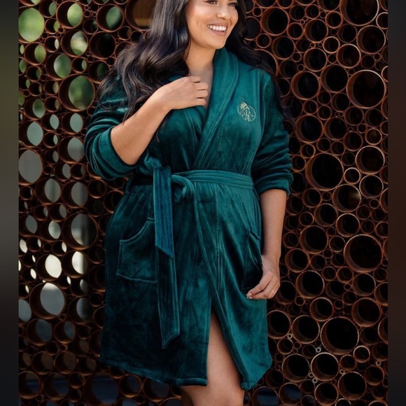 Sexy Little Robe - The Emerald Empress - Picture 3 of 7